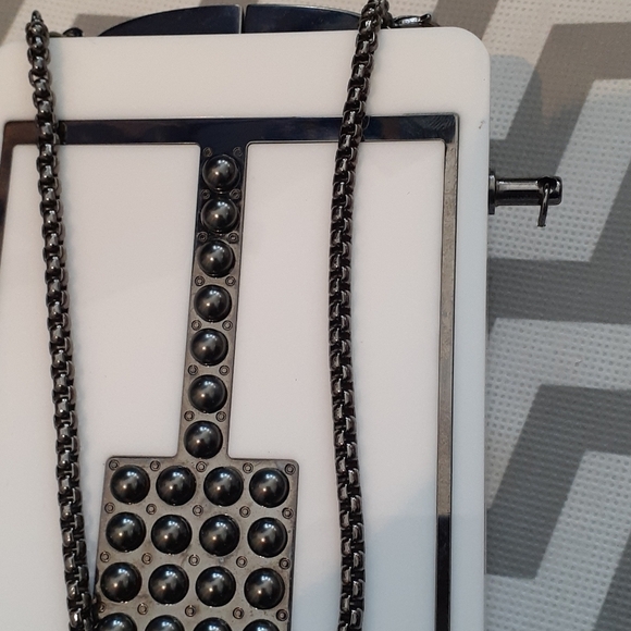 New Thale Blanc Victoria Vertical Pearl Purse - Picture 4 of 15